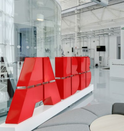 ABB inaugura un nuevo centro de innovación en robótica y automatización