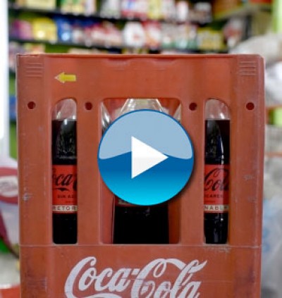 De la embotelladora a tu casa y viceversa: el recorrido de los envases retornables de Coca-Cola